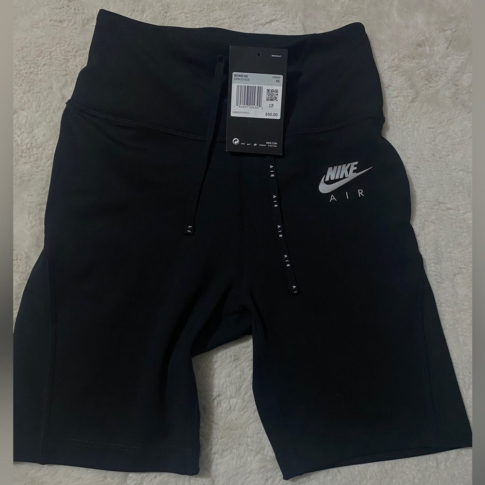 Running shorts w back pocket
